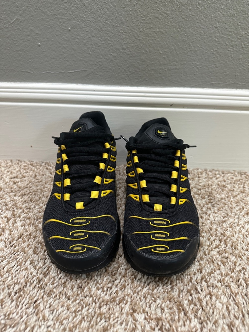 Nike Kid’s Air Max Plus Black and Yellow Athletic Sneakers